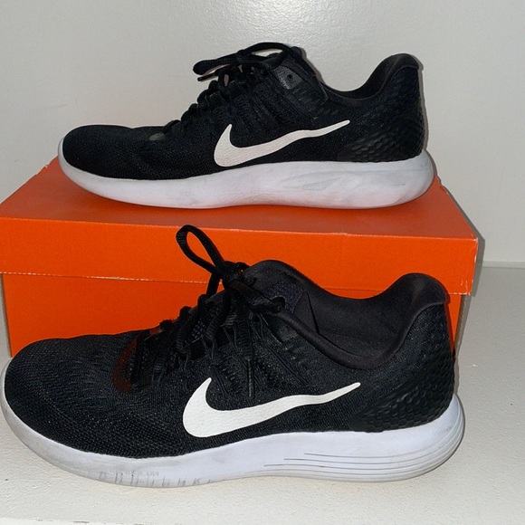 Nike Shoes - Women’s Nike lunarglide 8 running shoe black/white anthracite size 9.5